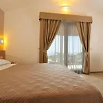 Le Cale فندق
